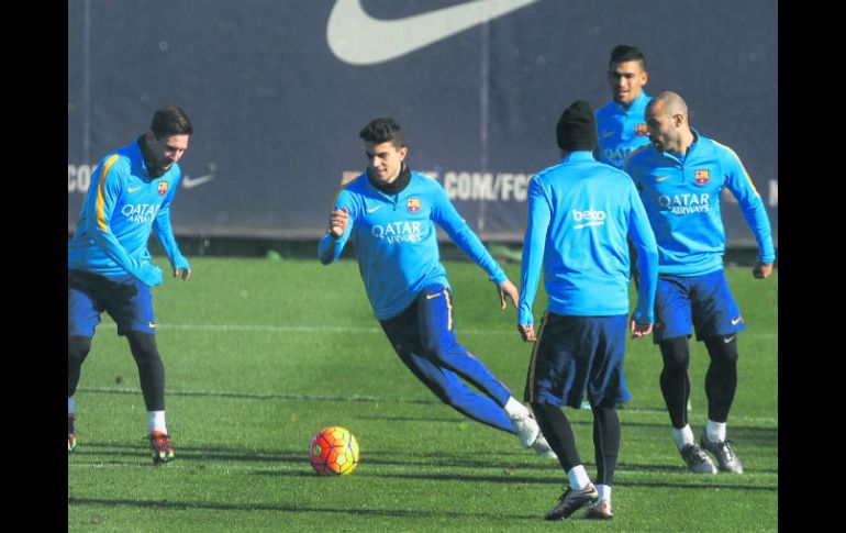 Los jugadores del FC Barcelona, Leo Messi (i), Marc Bartra (c) y Javier Mascherano (d), entre otros. EFE / A. García