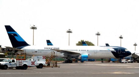 Los aeropuertos mantienen restringido el vuelo a aeronaves pequeñas, sólo se permite los vuelos nacionales e internacionales. EFE / E. Ramírez