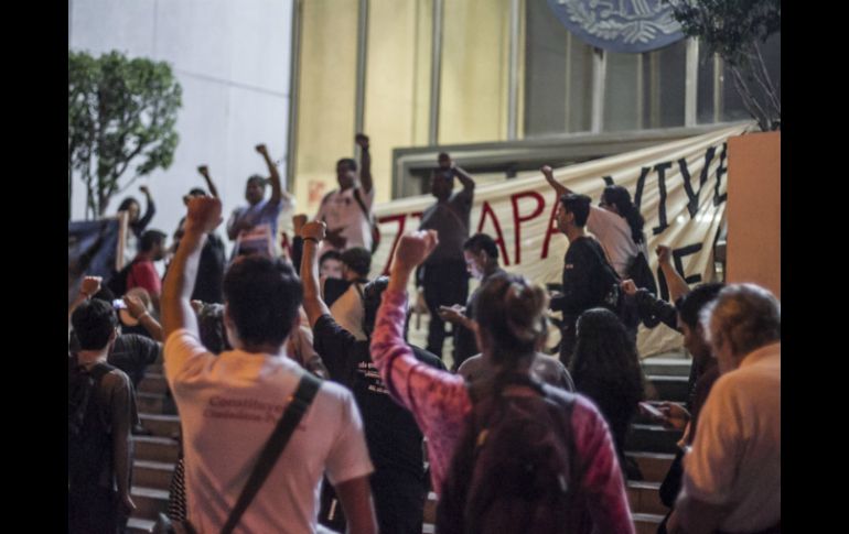 Durante la protesta volvieron a pedir una reunión con el secretario de Gobernación, Miguel Ángel Osorio Chong. EL INFORMADOR / ARCHIVO