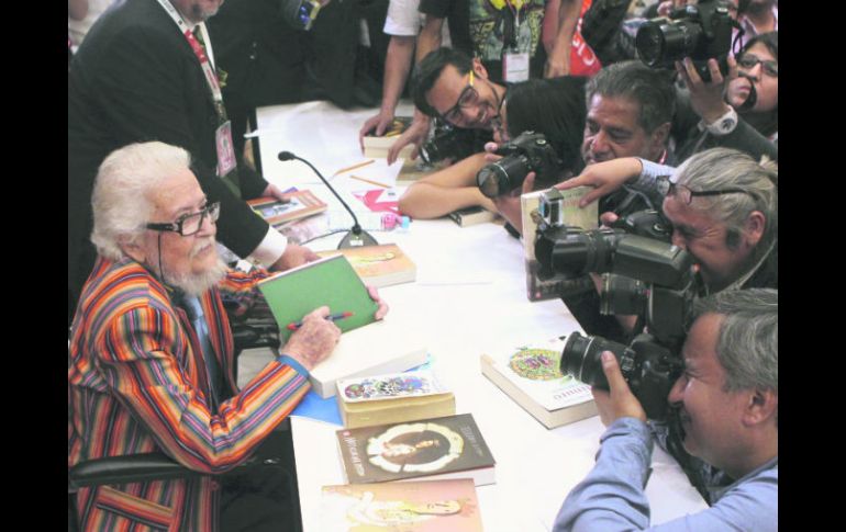 La estrella de la Feria. La fiesta en torno a Fernando del Paso parece no tener fin en esta FIL. EL INFORMADOR / A. Hinojosa