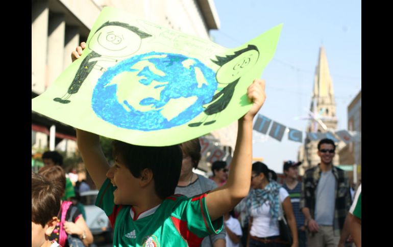 La marcha partió de Plaza Universidad y culminó en la Glorieta Minerva con un mitin. EL INFORMADOR / R. Tamayo