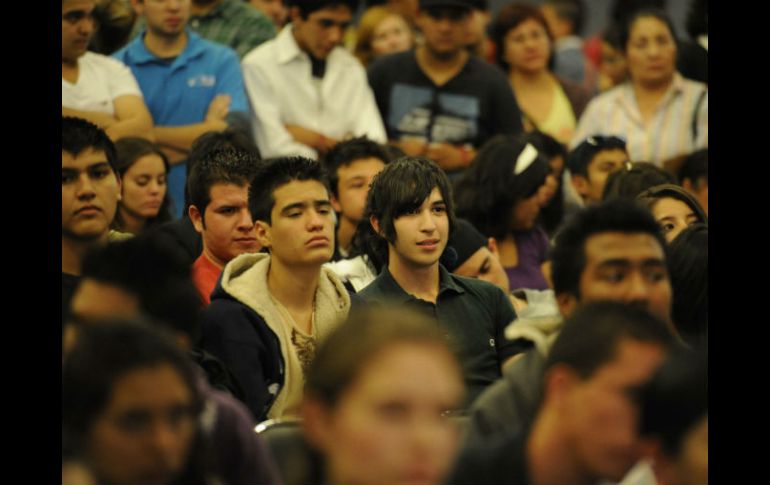 Pocos jóvenes acuden a esta cita con al menos una ligera idea de quién estará frente a ellos. EL INFORMADOR / ARCHIVO