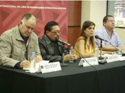 Sergio abrió la presentación del libro explicando la palabra metonimia. ESPECIAL / Mar Adentro