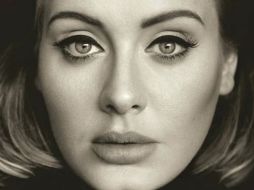 Adele ocupa el segundo lugar por su álbum ''25'', que ha vendido más de tres millones de copias en EU. ESPECIAL / Adele.com