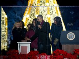 El evento marca el nonagésimo tercero encendido anual del árbol de Navidad cerca de la Casa Blanca. AP / C. Kaster