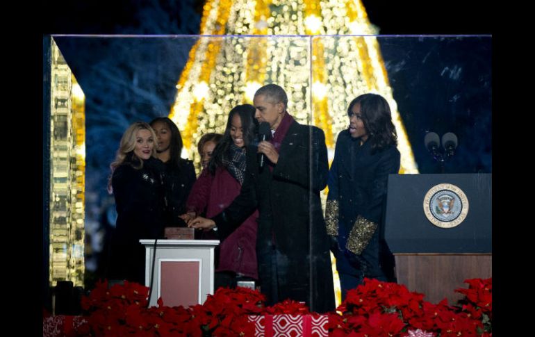 El evento marca el nonagésimo tercero encendido anual del árbol de Navidad cerca de la Casa Blanca. AP / C. Kaster