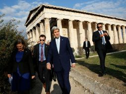 John Kerry visitó Atenas, donde se entrevistó con Alexis Tsipras, primer ministro griego. AP / J. Ernst