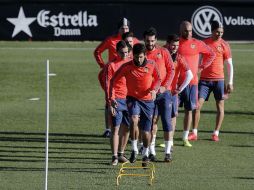 Valencia tiene nuevo técnico y espera que un triunfo ante el Barsa los reanime. EFE / M. Bruque