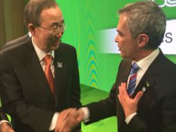 Miguel Ángel Mancera estrecha la mano del secretario de la ONU, Ban Ki-moon. TWITTER / @ManceraMiguelMX