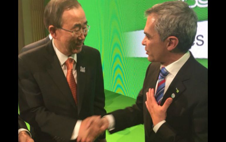 Miguel Ángel Mancera estrecha la mano del secretario de la ONU, Ban Ki-moon. TWITTER / @ManceraMiguelMX