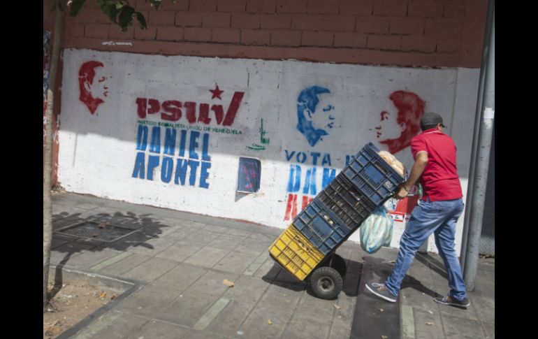 Por primera vez en 16 años, el chavismo llega a la elección 30 puntos por debajo de la oposición. EFE / M. Gutiérrez