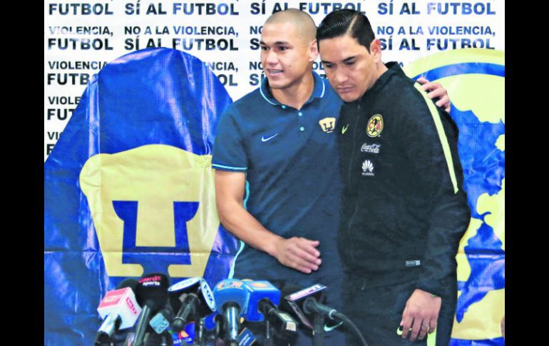 Darío Verón, de Pumas, y Moisés Muñoz, de las Águilas, llamaron a sus seguidores a disfrutar el partido de vuelta sin violencia. MEXSPORT /