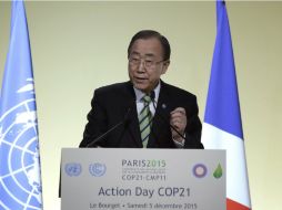 Al clausurar la jornada del Día de Acción, celebrada en la COP21, Ban Ki-moon refiere la importancia de la cooperación entre países. EFE / P. Wojazer