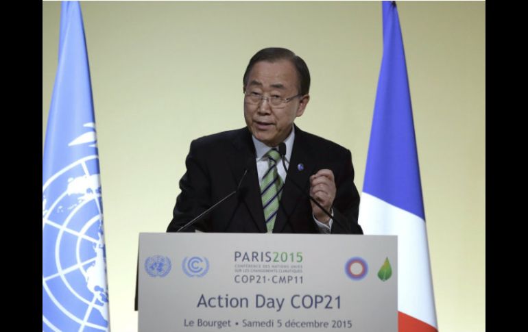 Al clausurar la jornada del Día de Acción, celebrada en la COP21, Ban Ki-moon refiere la importancia de la cooperación entre países. EFE / P. Wojazer