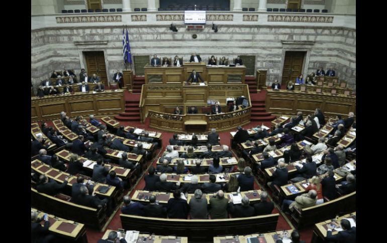 El presupuesto 2016 aplica las rígidas medidas que Tsipras tuvo que aceptar de los acreedores del país, UE y FMI, en julio. EFE / Y. Kolesidis