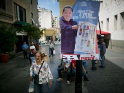 Una imagen del finado presidente de Venezuela, Hugo Chávez, invita a los votantes a hacer valer ese derecho. AP / A. Cubillos