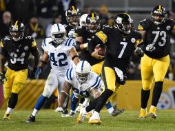 El veterano mariscal de campo de los Steelers también hizo un acarreo por tierra de 13 yardas. AFP / J. Sargent