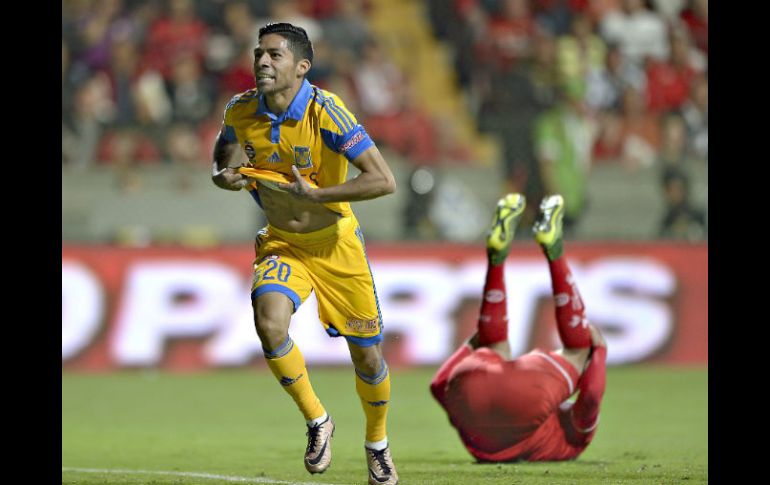 Javier Aquino. El volante de Tigres abrió el marcador anoche ante Toluca. MEXSPORT / I. Ortiz