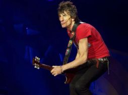 El guitarrista tiene tres hijos de relaciones anteriores y un hijo adoptivo. TWITTER / @ronniewood