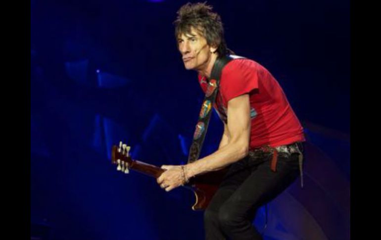 El guitarrista tiene tres hijos de relaciones anteriores y un hijo adoptivo. TWITTER / @ronniewood