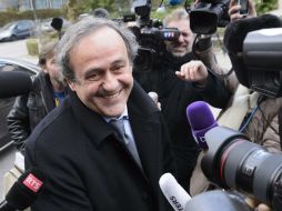 Michel Platini y Blatter enfrentan una suspensión que podría ser de por vida. EFE / L. Gillieron