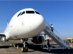 El avión abandona la pista de despegue mientras se evaluaba la naturaleza de la amenaza. EL INFORMADOR / ARCHIVO