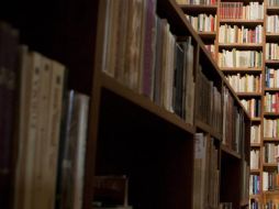 En un registro en la casa del sospechoso, la policía incauta más de tres mil libros y productos electrónicos de consumo. AP / ARCHIVO