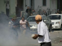 Este miércoles vuelve registrarse enfrentamientos entre profesores y policías en la entidad sureña. SUN / I. Stephens