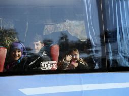 Un bus transporta a varios habitantes de Homs hacia Siria. AP / S. Mideast