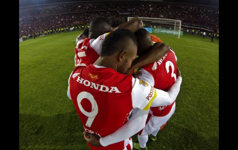 La final se disputó en el estadio El Campín de Bogotá ante más de 40 mil hinchas vestidos de rojo y blanco. AFP / L. Acosta