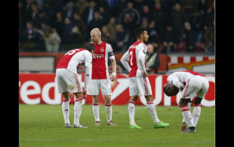 Los jugadores del Ajax fueron presa de la desilusión tras quedar eliminados en la Europa League. AP / P. Dejong