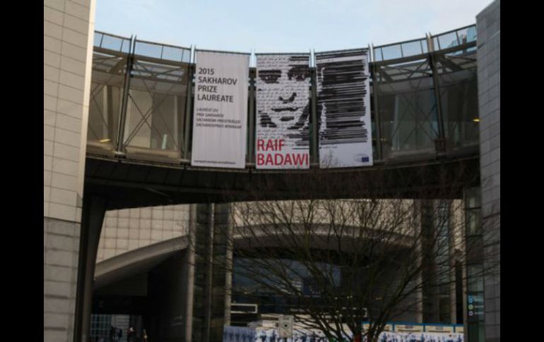 El Parlamento Europeo asegura que Badawi debe ser liberado, no trasladado a una celda aislada. TWITTER / @raif_badawi