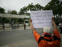 Personal de limpieza del ayuntamiento se encargará de arreglar las zonas donde se instaló el plantón de la CNTE. SUN / I. Stephens