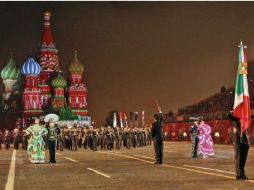 Una banda del Ejército Mexicano participa en el Festival de la Torre Spasskaya, en la Plaza Roja. TWITTER / @EmbRusiaMexico