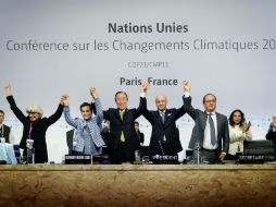 El Acuerdo de París sobre Cambio Climático se adoptó en una reunión encabezada por Hollande, Ki-Moon, y Laurent Fabius. NTX / ARCHIVO