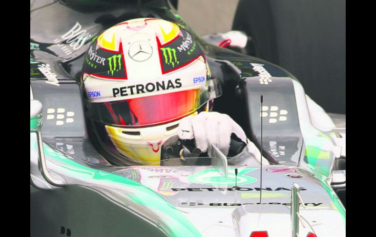 ¿Nueva era? El británico Lewis Hamilton, tricampeón del mundo, conduce su Mercedes en el Gran Premio de Brasil. NTX /