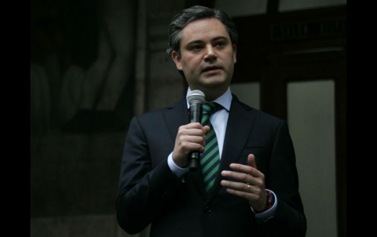 Aurelio Nuño habla en su visita a la Escuela Primaria Modelo, en el Distrito Federal. SUN / A. Acosta