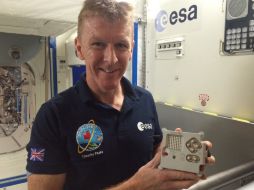 Peake está feliz porque en navidad podrá llamar a su familia desde el espacio. TWITTER / @astro_timpeake