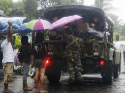 La tormenta sigue una ruta similar a la del tifón Haiyan, que alcanzó la categoría cinco y que causó la muerte de ocho mil personas. EFE / Z. SAYAT