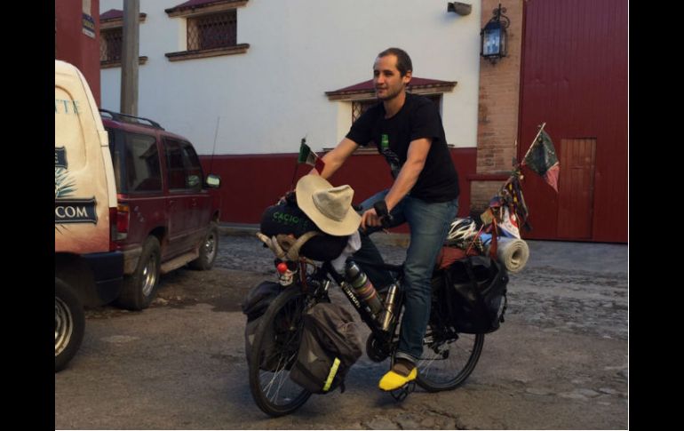 Cada día, Federico recorre aproximadamente entre 80 y 120 kilómetros, si el clima no lo frena. ESPECIAL /