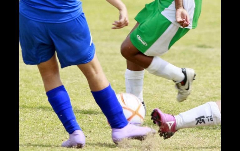 Durante todo el año, una media de 400 niñas participan en actividades futbolísticas. EL INFORMADOR / ARCHIVO