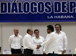 La ceremonia del acuerdo en La Habana se llevó a cabo frente a decenas de personas que vivieron el conflicto en carne propia. EFE / E. Mastrascusa