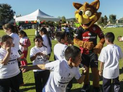 Los pequeños se quedaron con las ganas de conocer a sus ídolos, ya que el equipo se concentra en trabajos de pretemporada. EL INFORMADOR / F. Atilano