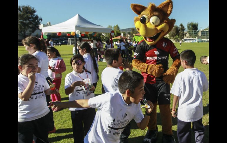 Los pequeños se quedaron con las ganas de conocer a sus ídolos, ya que el equipo se concentra en trabajos de pretemporada. EL INFORMADOR / F. Atilano