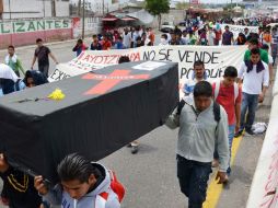 Según las pruebas periciales, tanto policías federales como estatales y ministerial dispararon en el desalojo en Autopista del Sol. SUN / ARCHIVO