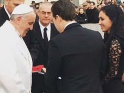 Anahí y Velasco Coello encabezaron la delegación chiapaneca que visitó al Papa para ofrecerle diversos obsequios. INSTAGRAM / anahi