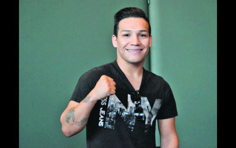 Se pasó. Hernán “Tyson” Márquez pesó 116.75 libras en su segundo intento; el límite es de 115 libras. AP /