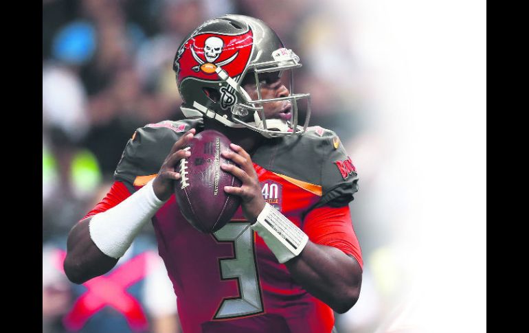 Jameis Winston será el encargado de conducir la ofensiva en busca del triunfo ante San Luis. AFP /