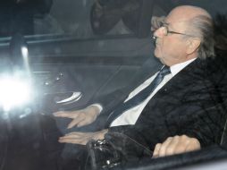 Sepp Blatter se arriesga a una sanción de por vida si es declarado culpable. AFP / F. Coffrini