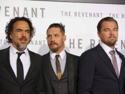 En la imagen, Iñárritu, Di Caprio y Tom Hardy durante la alfombra roja del estreno de la película. FACEBOOK / The Revenant